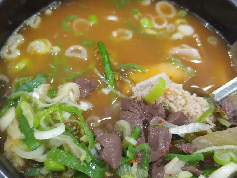 선지가 듬뿍 들어간 해장국