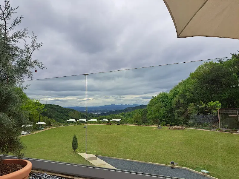 카페 내부 좌석