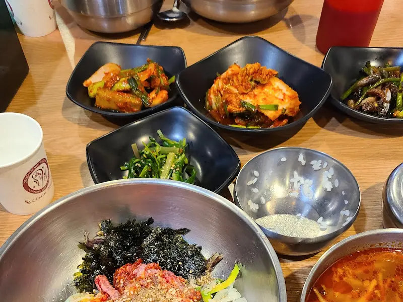 다채로운 밑반찬 클로즈업 샷