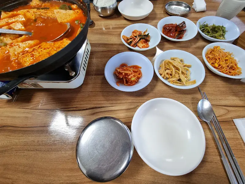 두부 짜글이 한 상 차림