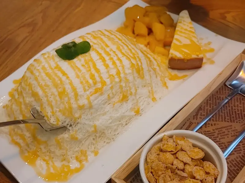 비주얼 폭발하는 망고 빙수