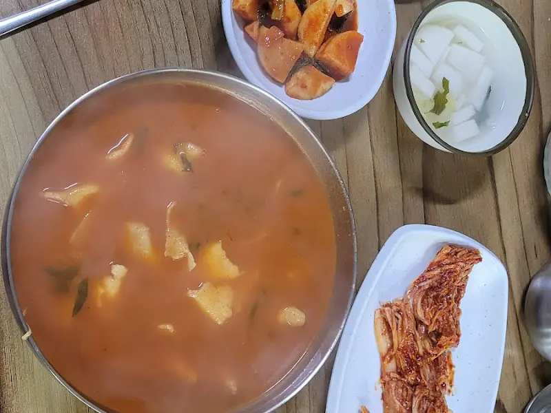 매운수제비 한상차림