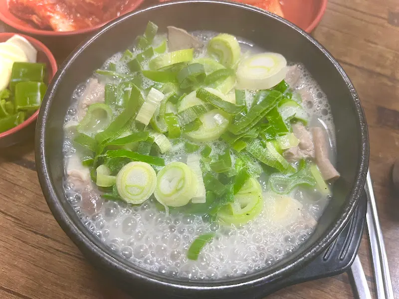 파가 듬뿍 올려진 순댓국