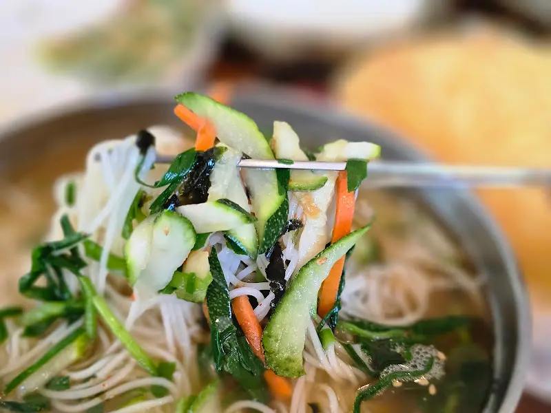 잔치국수와 비빔국수