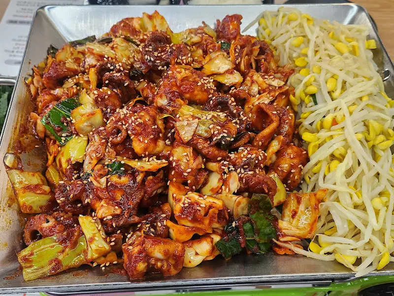 쭈꾸미 볶음과 콩나물의 조화