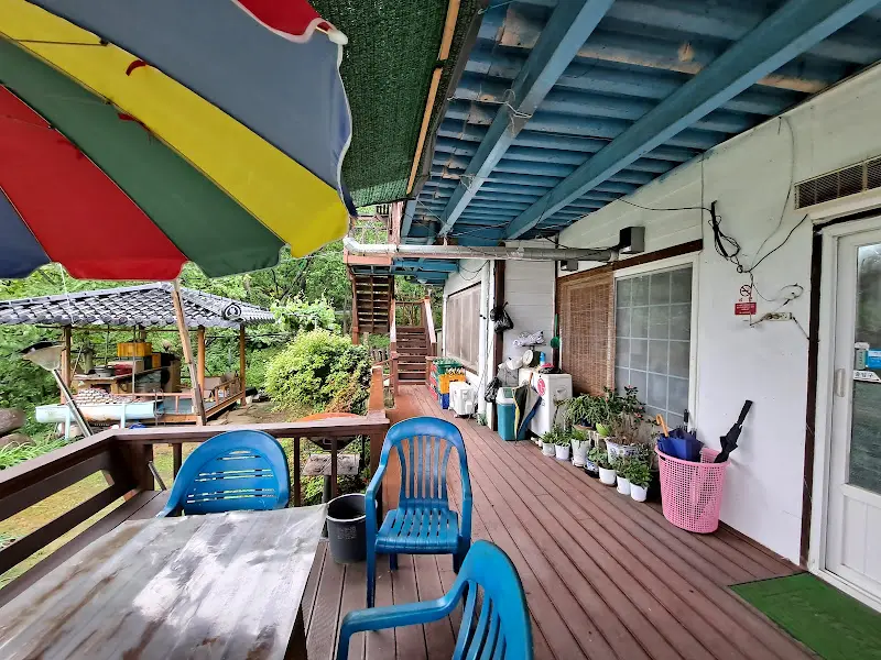 나무 데크 테이블