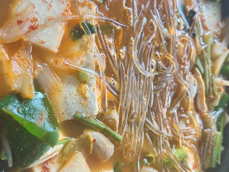 두부와 곱창, 야채가 듬뿍 들어간 두부곱창전골