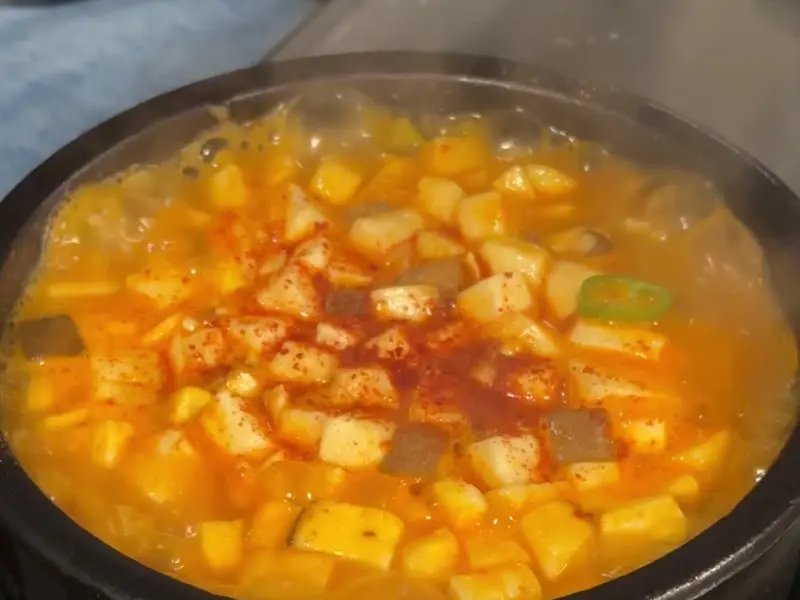 보글보글 끓고 있는 된장술밥