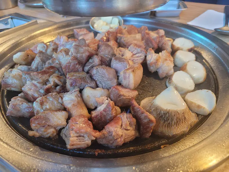 잘 익은 고기 한 점