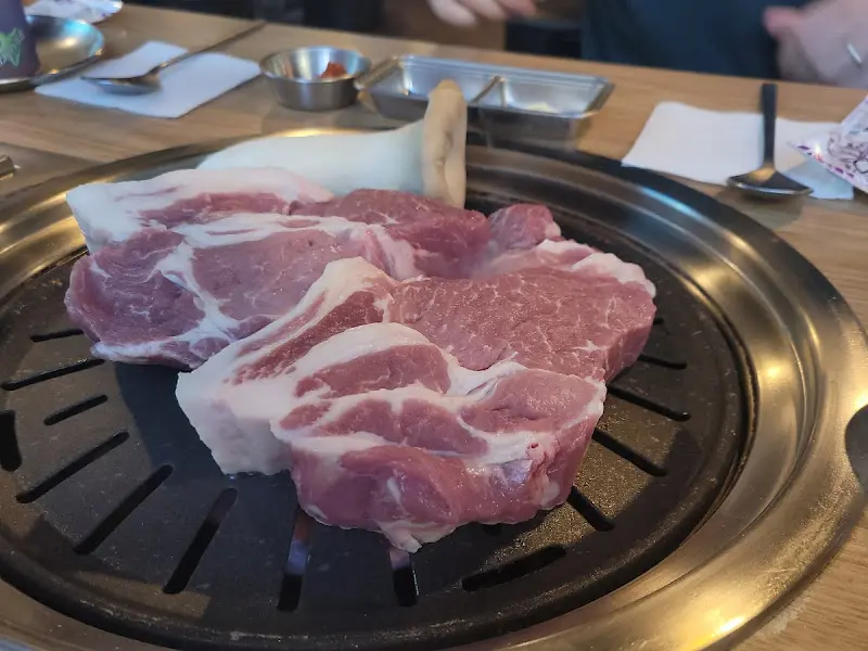 불판 위의 고기