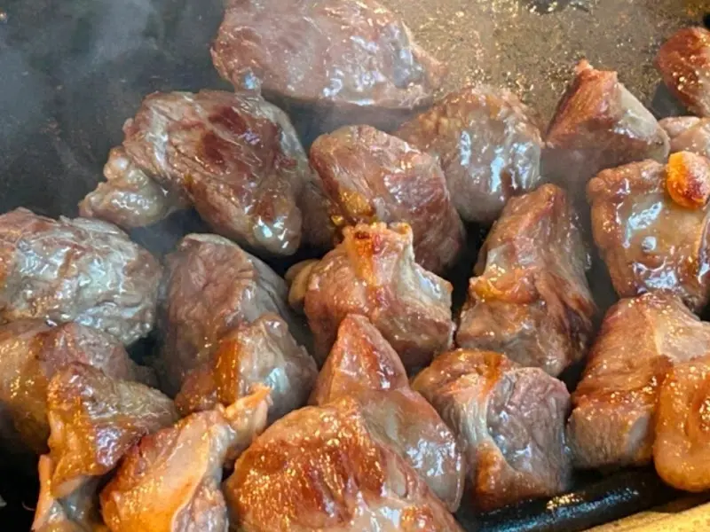 맛있게 구워지고 있는 주먹고기