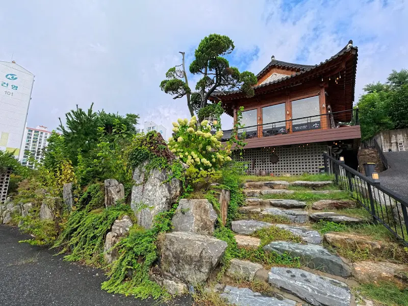 한옥 베이커리 카페 외관