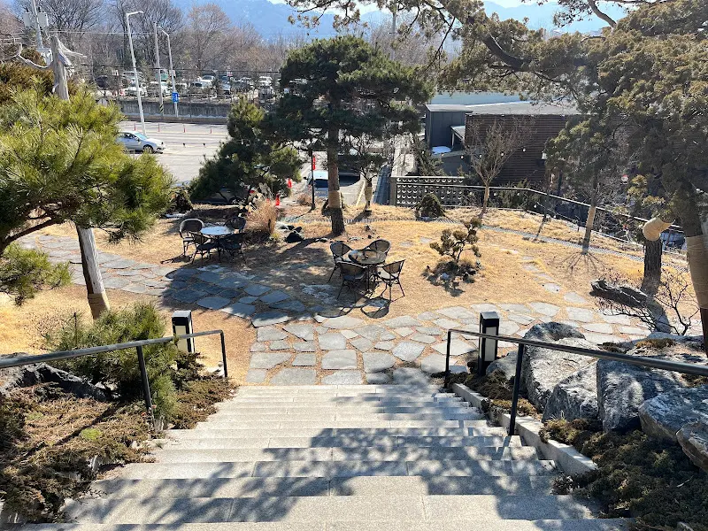 카페 외부 정원