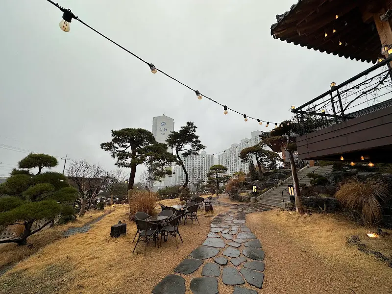 카페 외부 야경