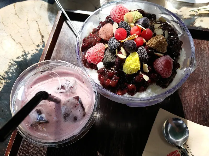 눈꽃빙수와 블루베리 주스