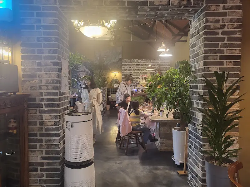 카페 내부 전경