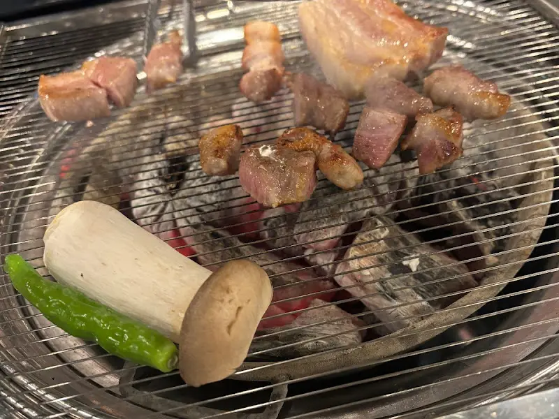 잘 익은 꼬들목살과 삼겹살