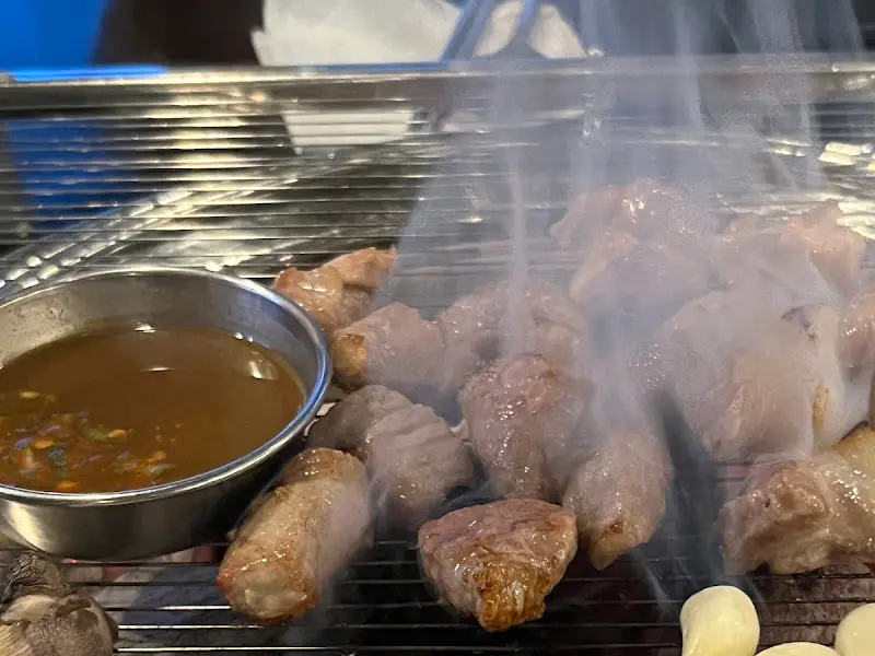 숯불에 구워지는 꼬들살