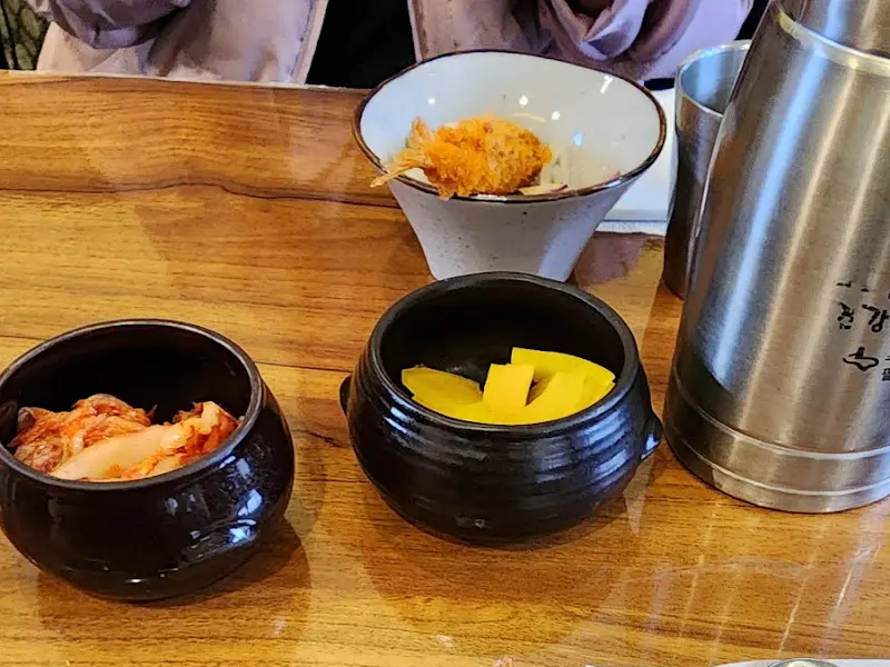 열두알우동 기본 반찬