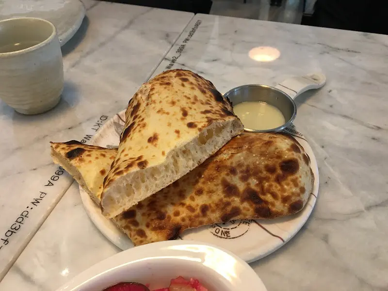 따끈한 식전빵과 연유