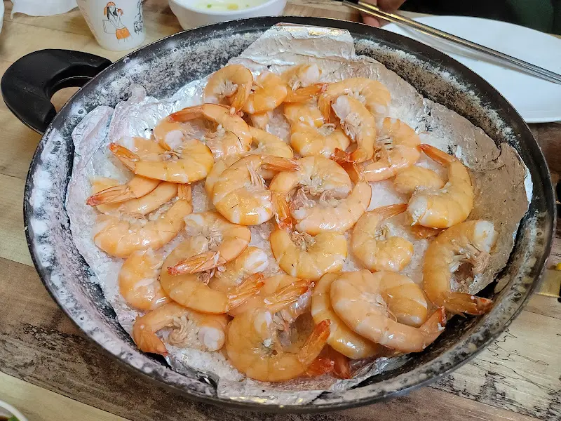 접시에 담긴 새우