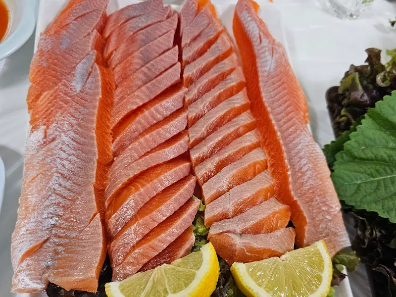 싱싱한 송어회 한상차림