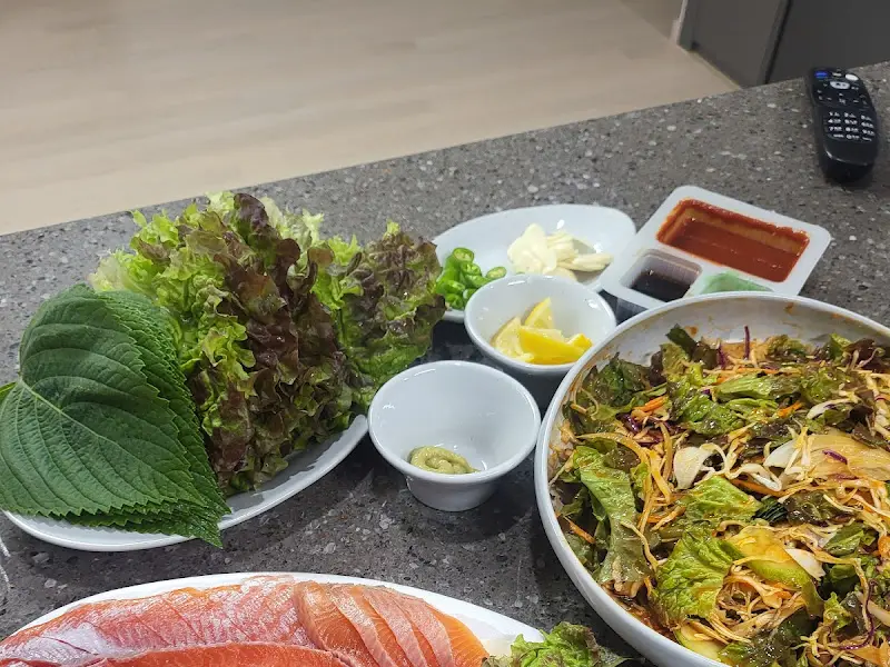 푸짐한 송어회 한 상