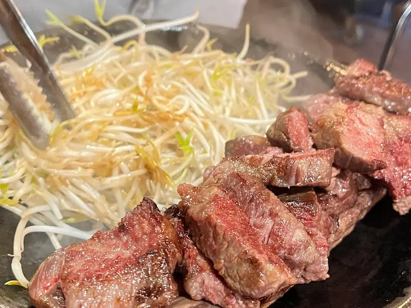 우대갈비와 숙주의 조화로운 모습