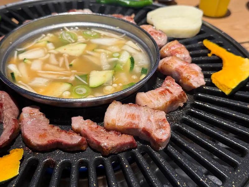 고기 굽는 모습