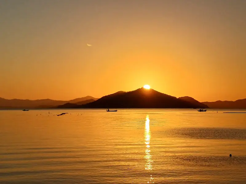 수문 앞바다 일출