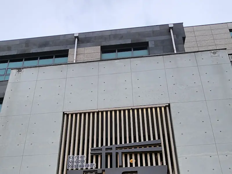 먹돌 식당 건물 외관