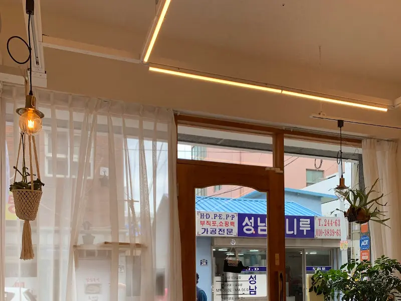 식당 내부 인테리어