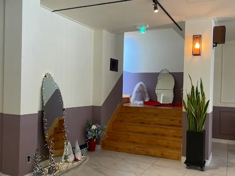 카페 내부 계단