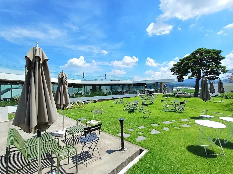 카페 야외 테이블