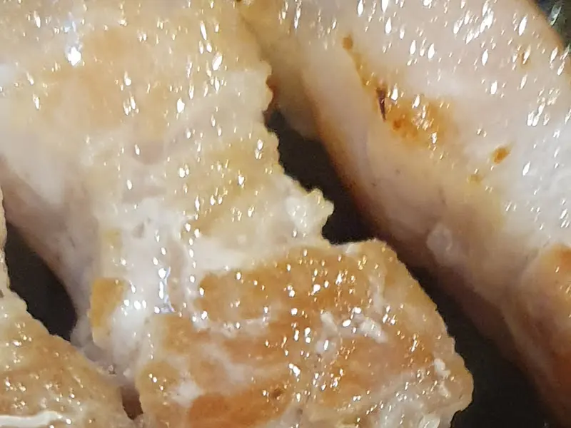 잘 구워진 삼겹살 클로즈업