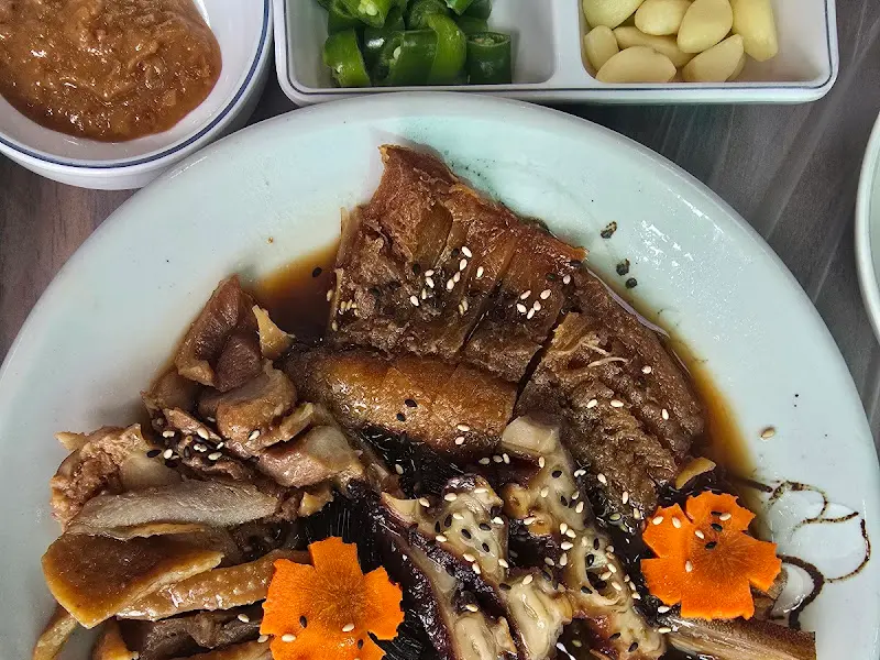 깨소금이 뿌려진 건어물찜