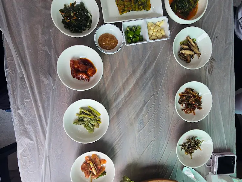 다양한 밑반찬들