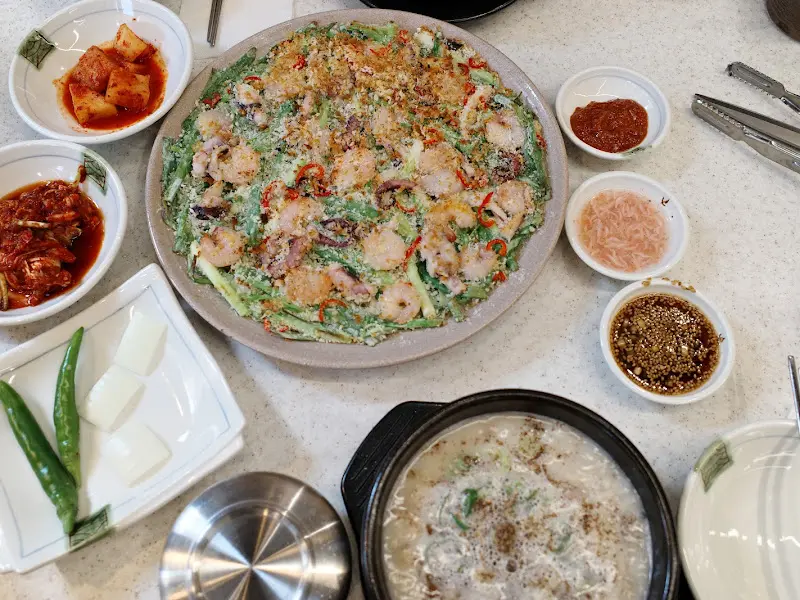 해물파전과 순대국밥 한 상 차림