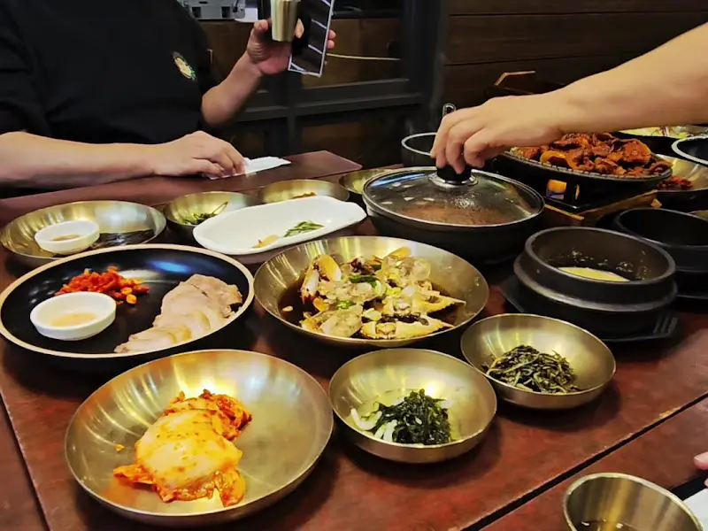 돌솥밥과 풍성한 한 상