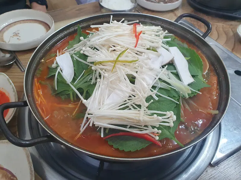 밀리내 뼈다귀 묵은지 감자탕 재료