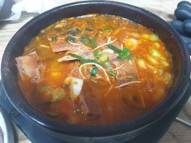 밀리내 뼈다귀 뼈해장국 근접샷