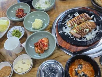 상주에서 만난 쌈밥의 정수, “시골애”: 잊을 수 없는 맛집 경험