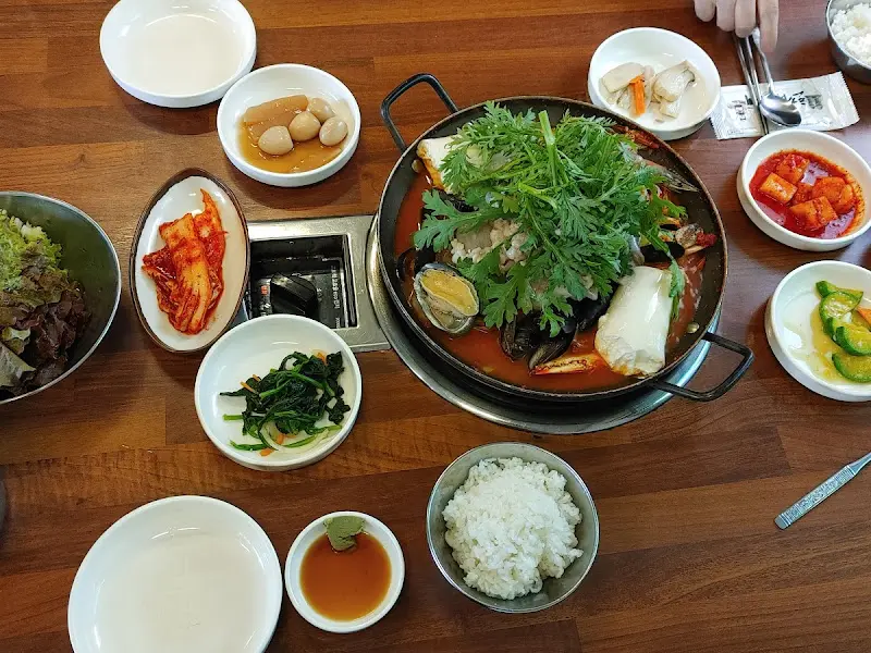 해물순두부와 반찬