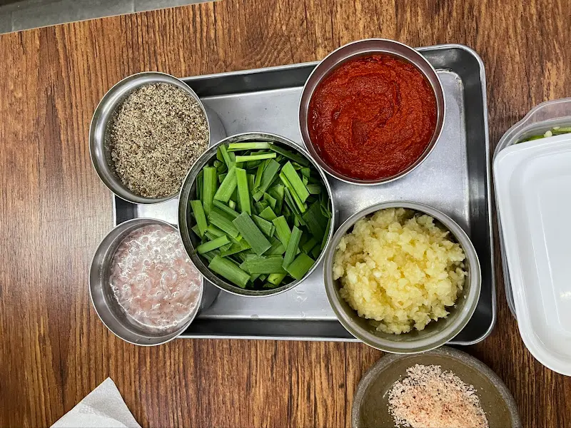 순대국에 넣어 먹는 다채로운 양념