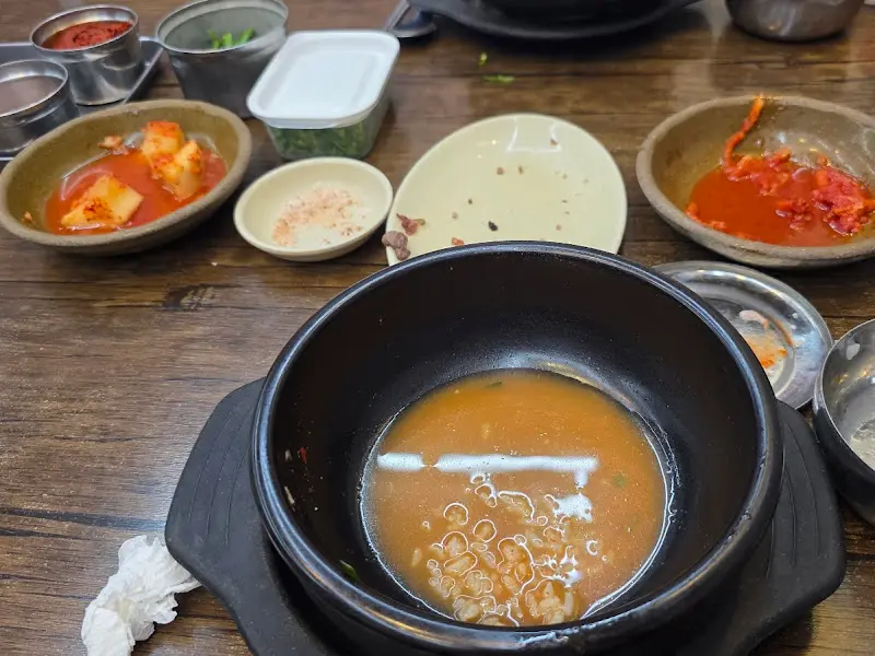 깔끔하게 비워진 뚝배기