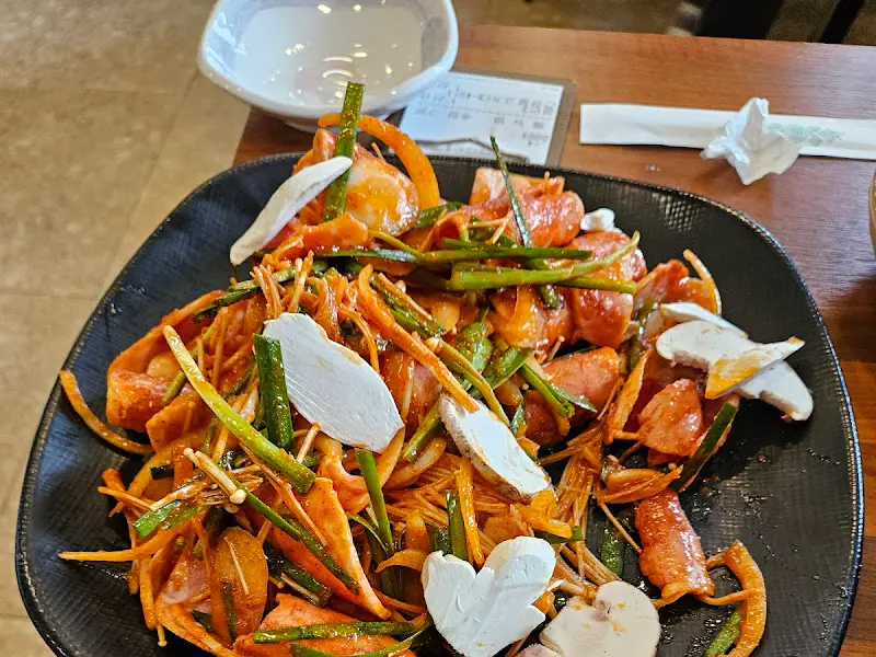 고추장 양념 오리불고기의 클로즈업 샷