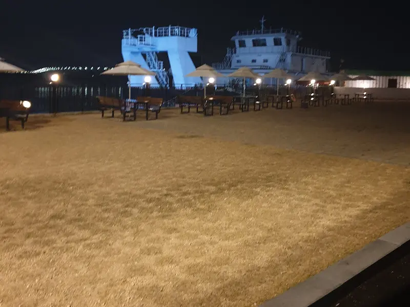 밤에 바라본 낙동강 풍경