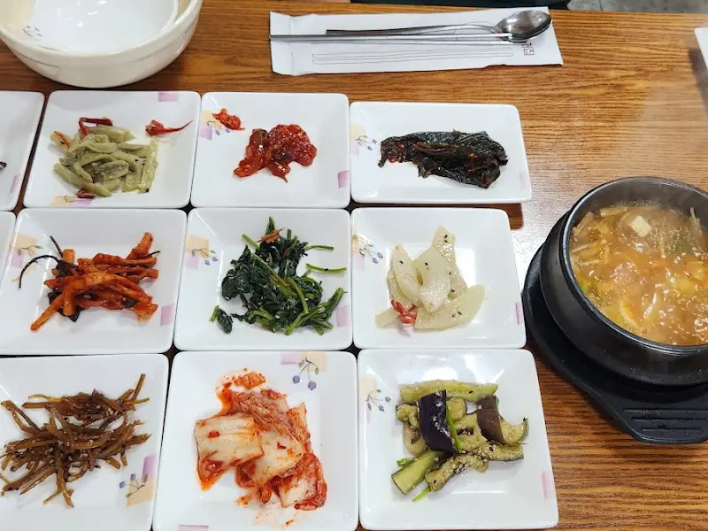 상다리 휘어지는 한 상 차림