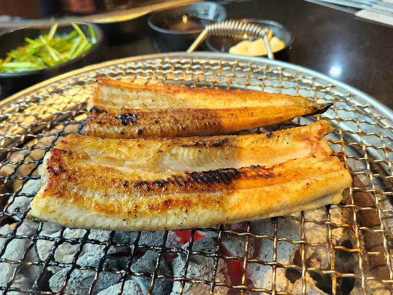 노릇하게 구워진 장어