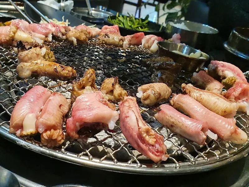 숯불 위에서 익어가는 꼼장어